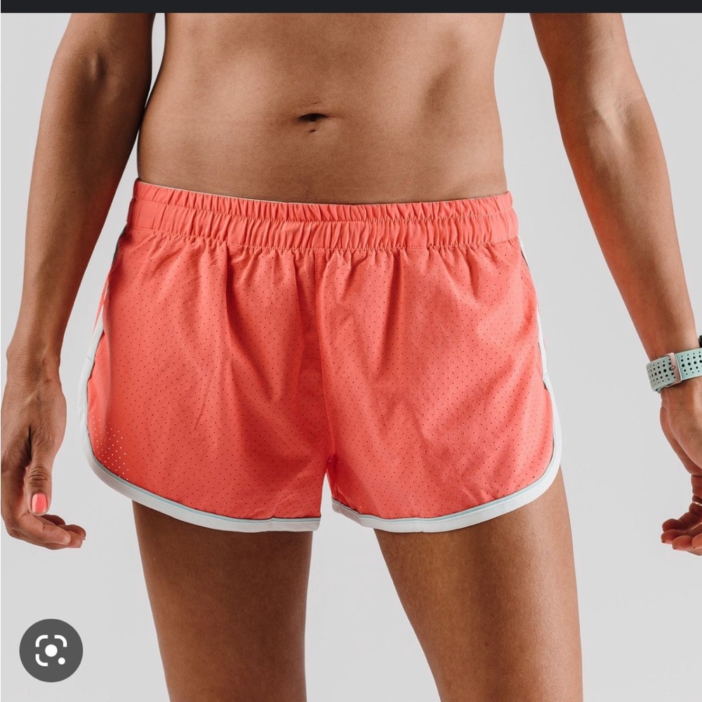 rabbit 2” repeats shorts size medium in fresh salmon